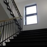 Restaurierung für Holztreppe mit Metallgeländer und Treppenhandlauf
