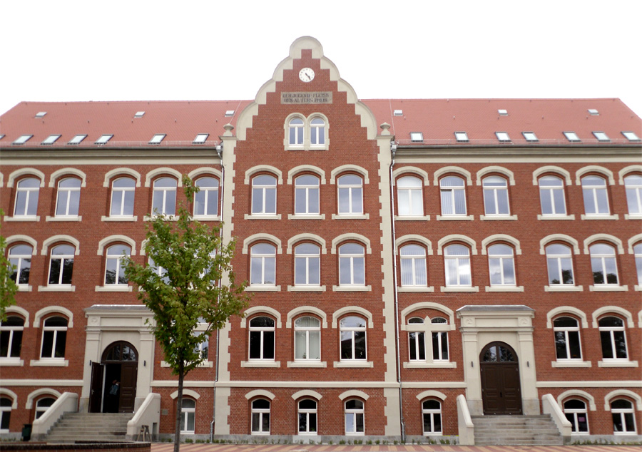 Gymnasium in Schkeuditz mit neuen Fenstern