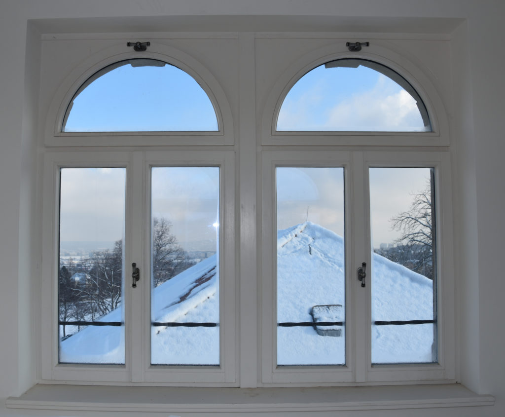 gekoppelten Rundbogenfenstern für Hort in Dresden Innenansicht