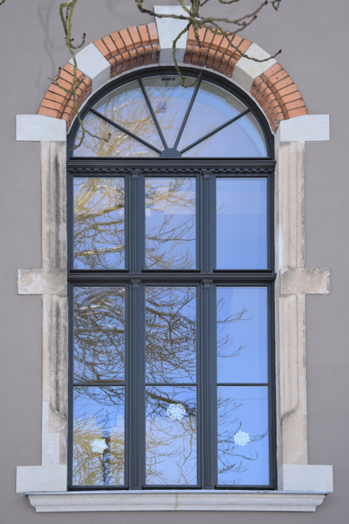Rundbogenfensteranlage für Hort in Dresden Aussenansicht